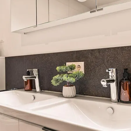 Werft - Luxus In Erster Seereihe *