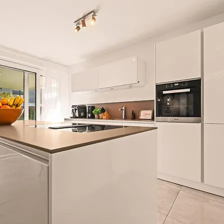 Werft - Luxus In Erster Seereihe