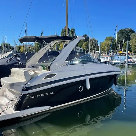 Werft - Luxus In Erster Seereihe