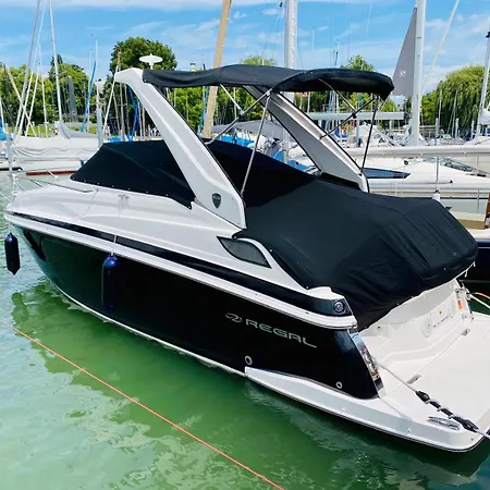 Werft - Luxus In Erster Seereihe